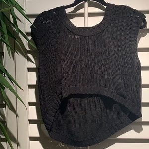 Lightweight knit high low crop top black